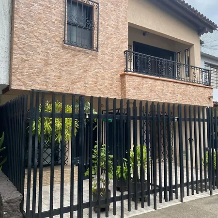 Acogedor Loft, Con Parqueadero Para 4 Huespedes Medellin Antioquia Exterior photo